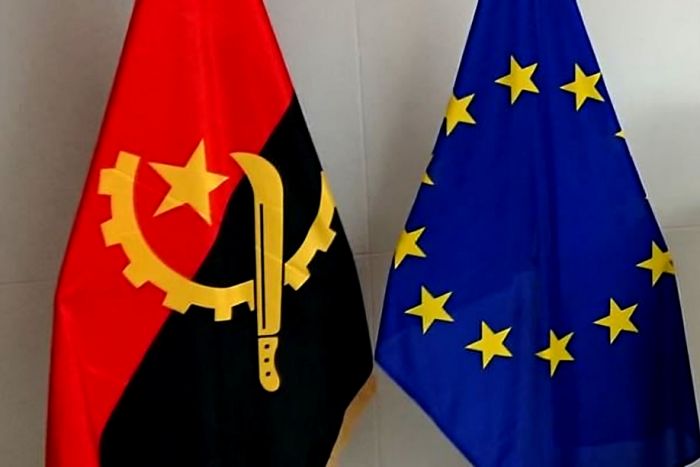 &quot;Colisão dos indecisos&quot; abondona Angola?
