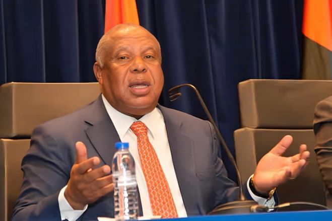 General Higino Carneiro declara-se &quot;comprometido com a verdade e a justiça&quot;