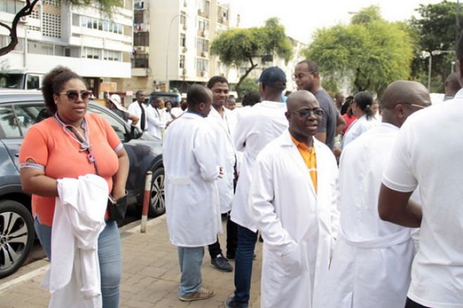 Sindicato de médicos manifesta-se contra a desvalorização da classe