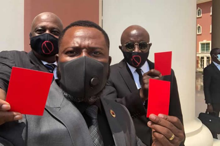 UNITA dá &quot;cartão vermelho&quot; a discurso do Presidente angolano