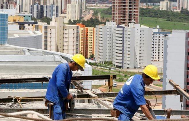 Crise obriga empresas públicas angolanas a &quot;negociações mais duras&quot; - consultora