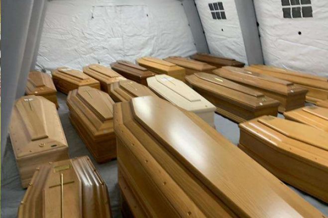 Coronavírus: &#039;Não dormimos há 3 dias&#039;, diz dono de funerária na Itália