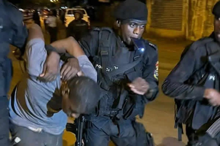 Polícia angolana reprime protesto contra aumento nos preços e detém ativistas
