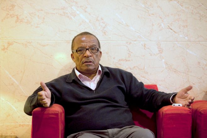 Os grandes impérios de Angola foram construídos à custa do Estado - Justino Pinto de Andrade