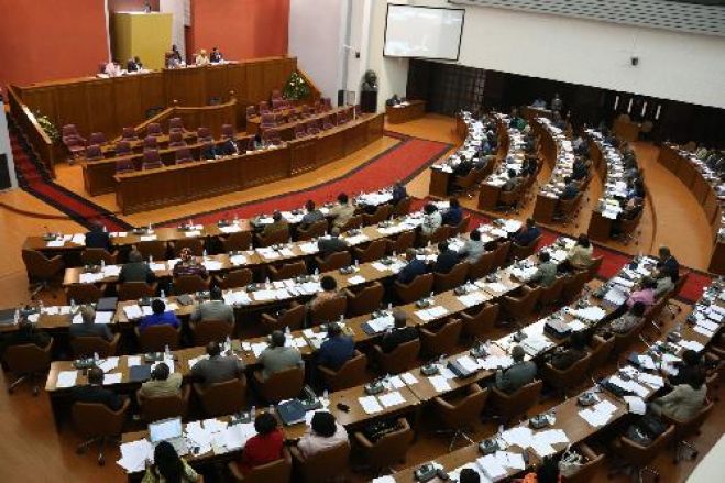 Parlamento angolano dividido quanto ao pluralismo da comunicação social pública