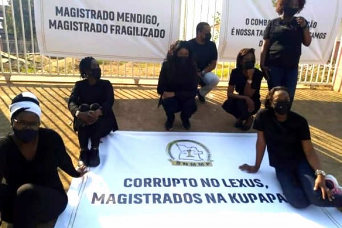 Descontentamento de juízes e procuradores angolanos pode abrir a porta à corrupção