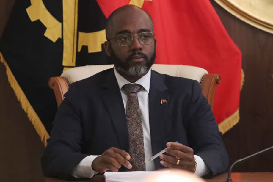 Governo angolano assegura pagamento de salários até ao final do ano