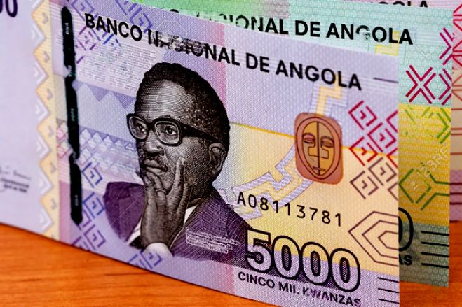 Empresas estrangeiras em Angola &quot;apanhadas de surpresa&quot; com queda do kwanza admitem dificuldades