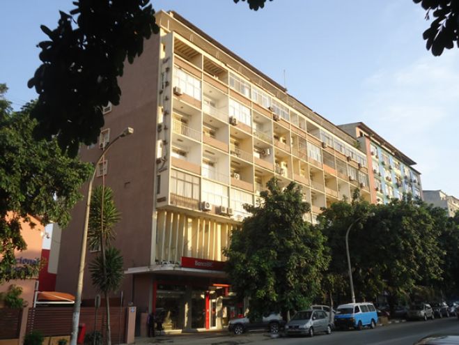 Edifício &quot;Mirui&quot; no Kinaxixi em Luanda em vias de desabar