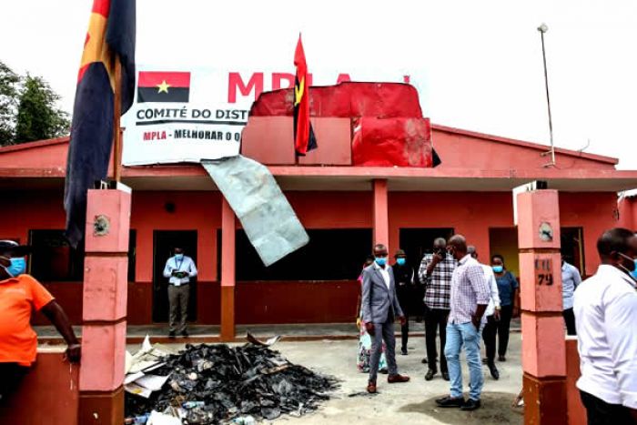 No comité do MPLA em Luanda só restam escombros após vandalização condenada por cidadãos