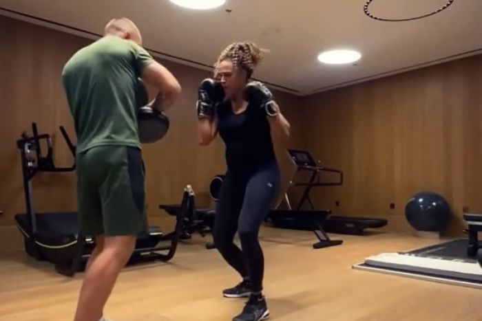 Treinador de Isabel dos Santos partilha vídeo da empresária a treinar kickboxing