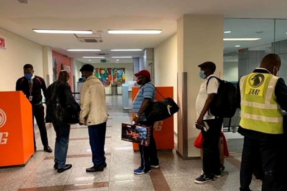 Cinco cidadãos detidos no Aeroporto com passaportes e vistos falsos da RDC durante embarque