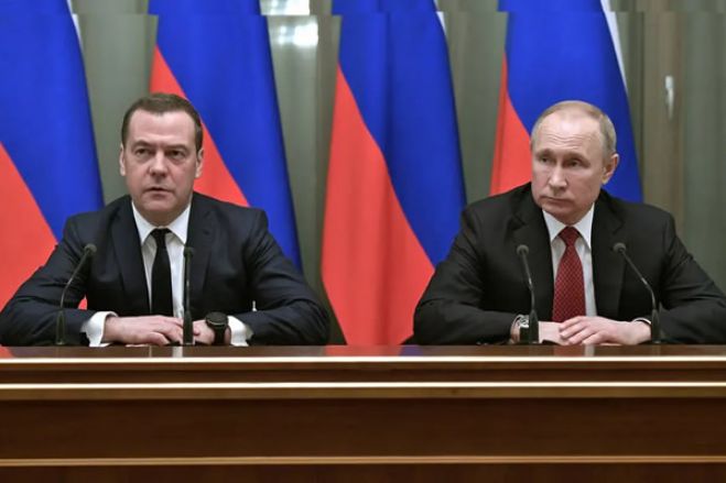 Primeiro-ministro russo Dmitri Medvedev renuncia após discurso de Putin