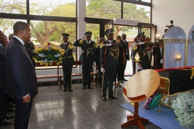 Presidente João Lourenço homenageia general “Ben-Ben”