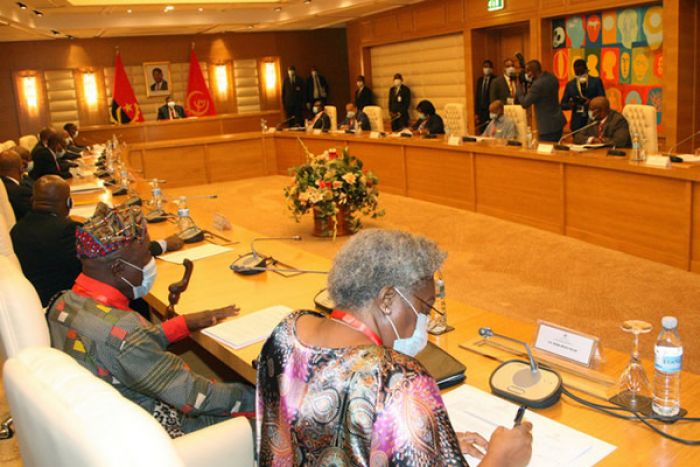 Governo angolano corta 246 cargos de chefia para poupar 1,6 milhões de euros