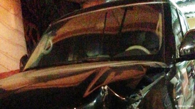 Carro de Wiliam Tonet após incidente envolvendo a Guarda Presidencial angolana