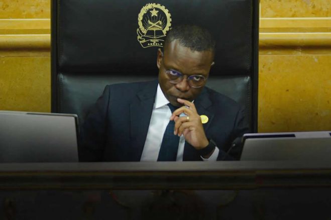Presidente do Parlamento suspende sessão após deputado do MPLA falar em “exterminar a UNITA”
