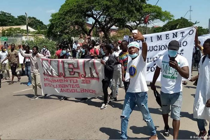 Estudantes avançam com queixa-crime contra a polícia &quot;por agressões brutais&quot;
