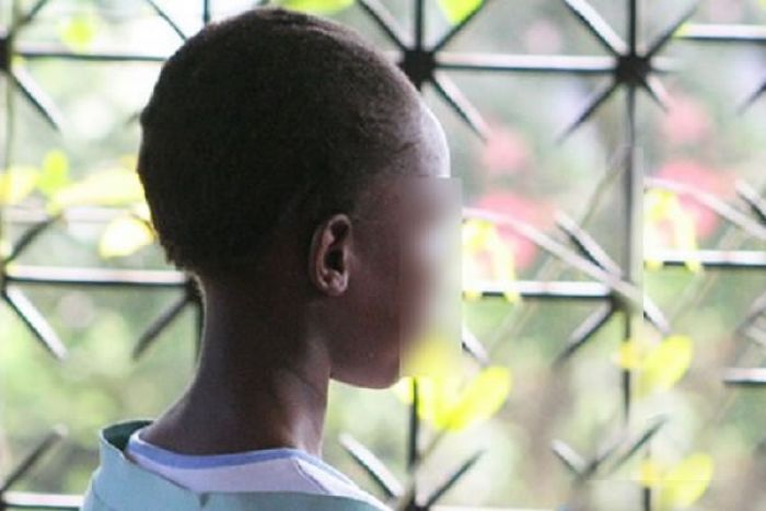 Menor de sete anos agredido sexualmente por 12 indivíduos