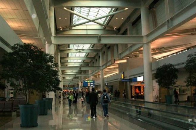 Família angolana vive há 60 dias no principal aeroporto sul-coreano