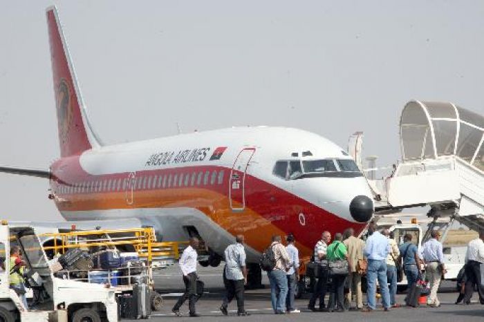 Aeroporto de Luanda retoma normalidade após remoção de aeronave acidentada