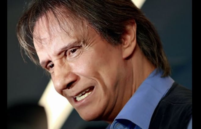 &quot;Eu sou a favor&quot;: Cantor Roberto Carlos mostra apoio ao casamento gay