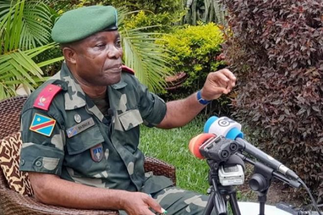 General da RDCongo proclama que se o Ruanda &quot;quer guerra, terá guerra&quot;