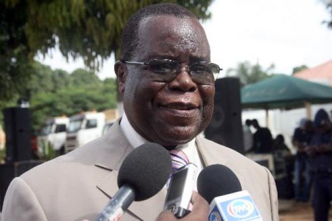 Nzau Puna reformado como general das FAA