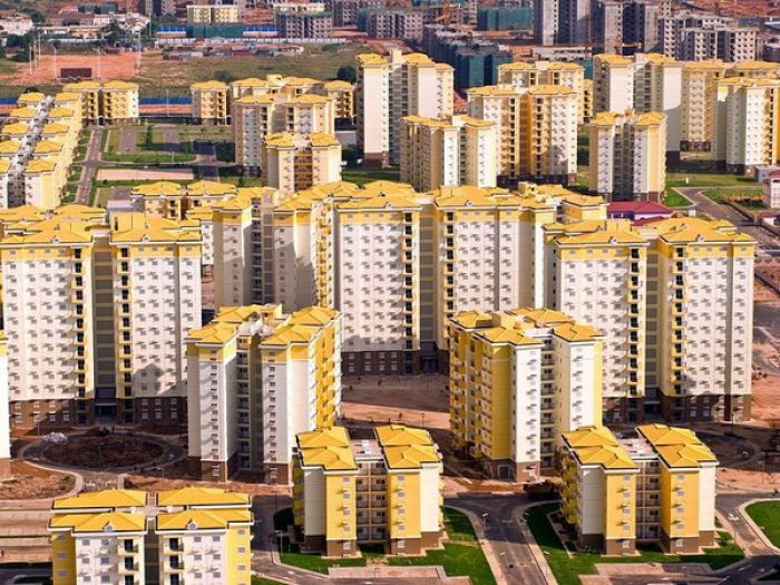 China construiu cem mil habitações sociais e 20 mil quilómetros de estradas em Angola em 17 anos