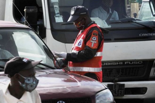 Angolanos veem a polícia como uma das instituições &quot;mais corruptas&quot;