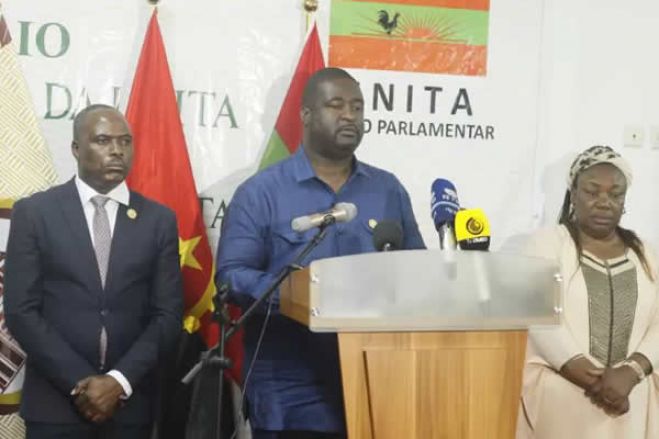 Deputados da UNITA avançam com pedido de destituição do Presidente angolano