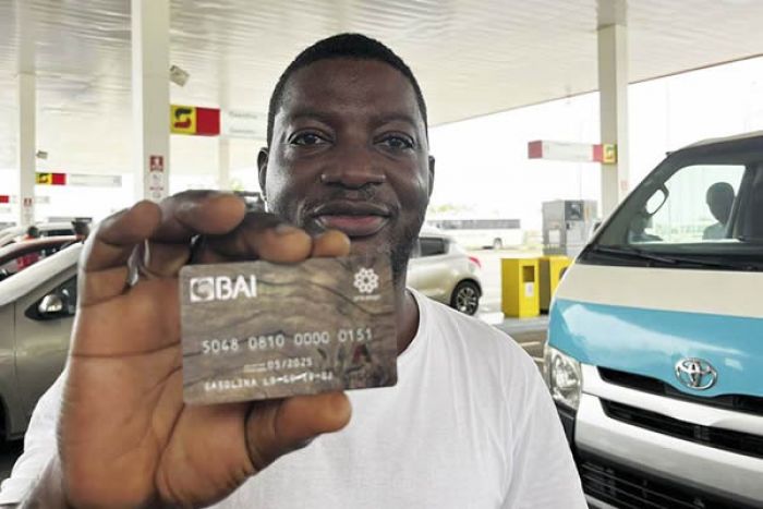 Governo entrega cartões para isenção de taxistas ao novo preço da gasolina