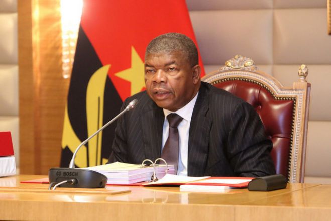 "Trabalhadores angolanos têm tarefa ingente de superar dificuldades" – PR