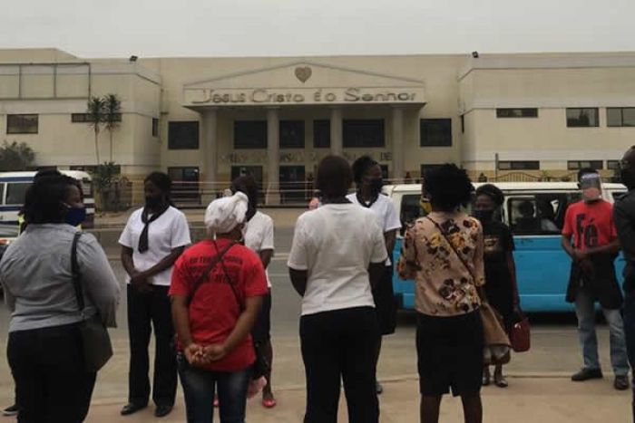 Fiéis da IURD em Luanda queixam-se de agressões da polícia durante a madrugada
