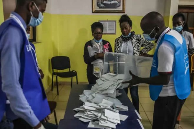 Arrancou a contagem de votos nas assembleias do centro de Luanda