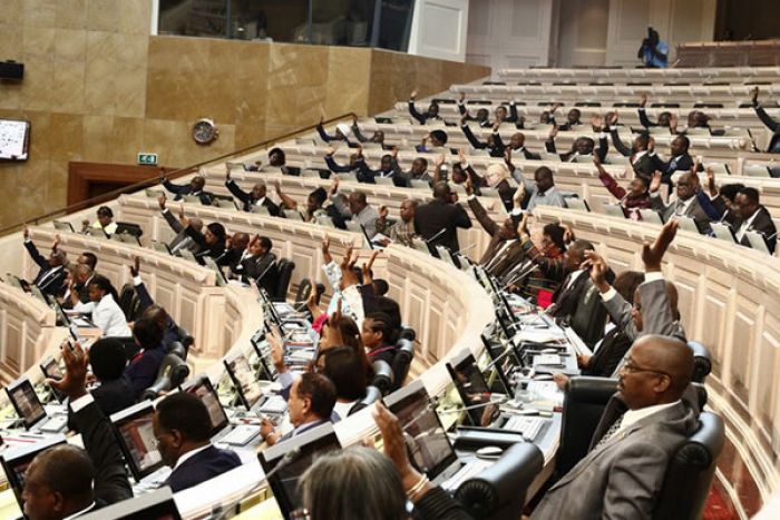 Covid-19: Parlamento angolano avalia renovação do estado de emergência