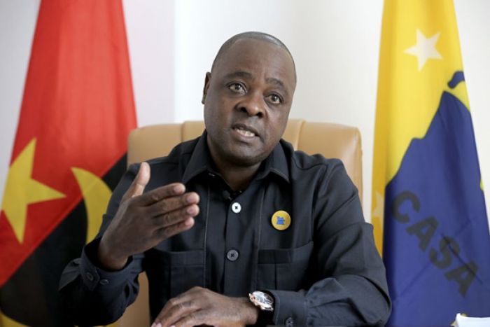Presidente da CASA-CE indignado com &quot;estranho&quot; aumento salarial por iniciativa do MPLA