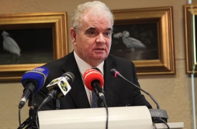 "Governo tem de explicar situação financeira de Angola", diz Alves da Rocha