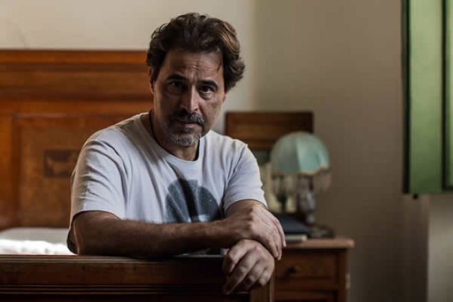 ADEUS Zédu: Agualusa diz que lutas dos filhos tornam &quot;indigno&quot; o fim de vida