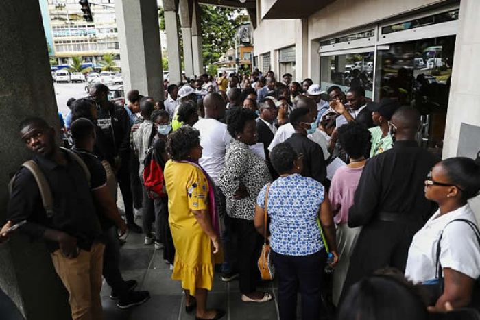 O desespero, em Luanda, para emigrar para Portugal, “porta de entrada da Europa”