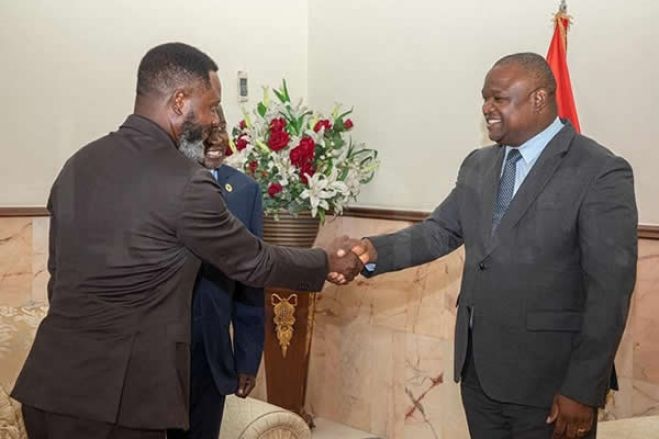 Governador de Luanda e líder provincial da UNITA abordam problemas da capital