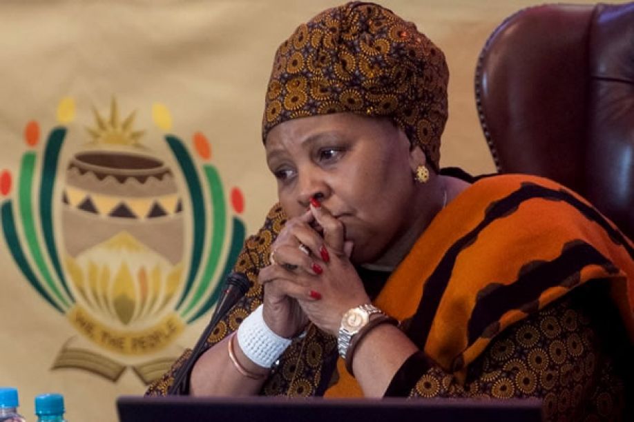 Presidente demissionária do parlamento considera “inseguras” prisões na África do Sul