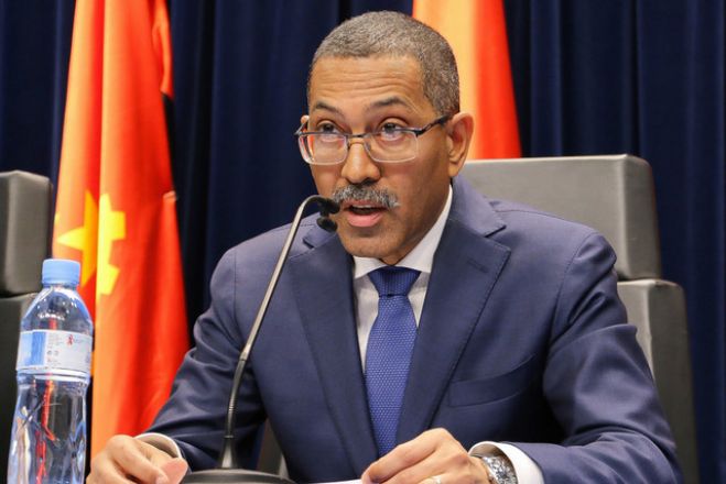 Sonangol vai poder ter 20% de novas descobertas de petróleo em Angola – Ministro