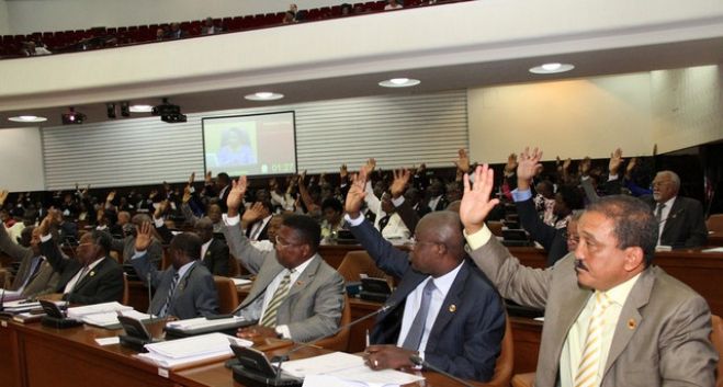 MPLA aprova Conta Geral do Estado 2012 e a Oposição Abandono em Bloco