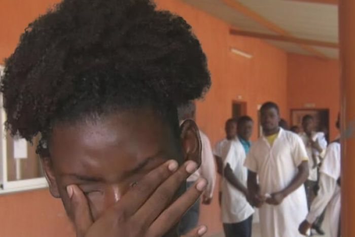 Escolas de Luanda proíbem cortes de cabelo “extravagantes” por “incitarem à violência&quot;