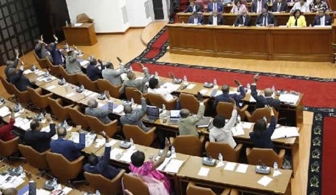 Os deputados à Assembleia Nacional votam na generalidade o Orçamento Geral do Estado para o próximo ano