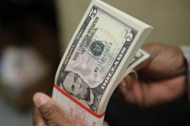 Dólar no mercado paralelo de Luanda estável há mais de um mês