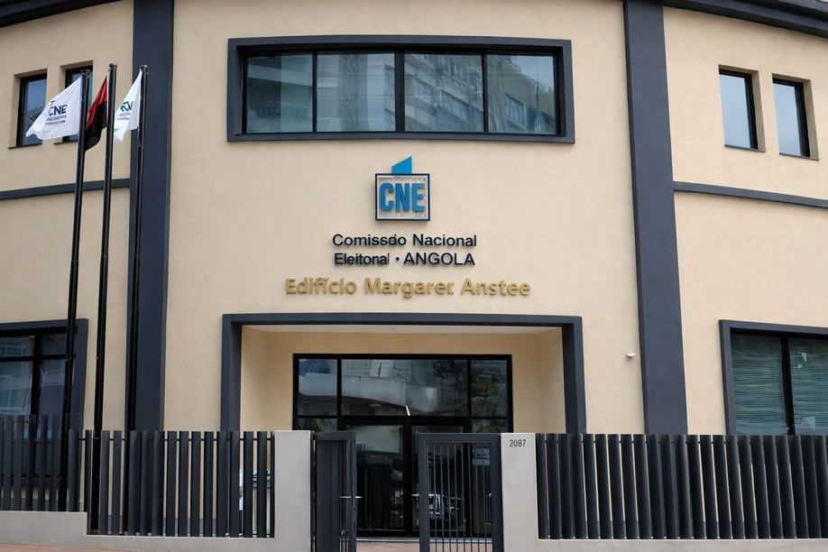 CNE evita esclarecer petições sobre INDRA e levanta dúvidas legais