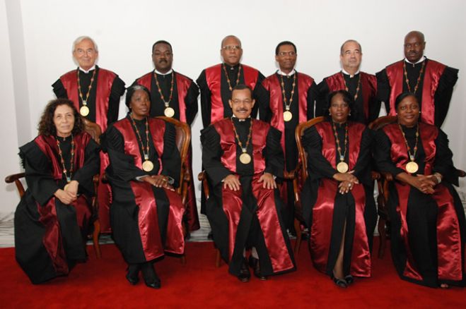 Sete juízes do Tribunal Constitucional angolano com mandato expirado
