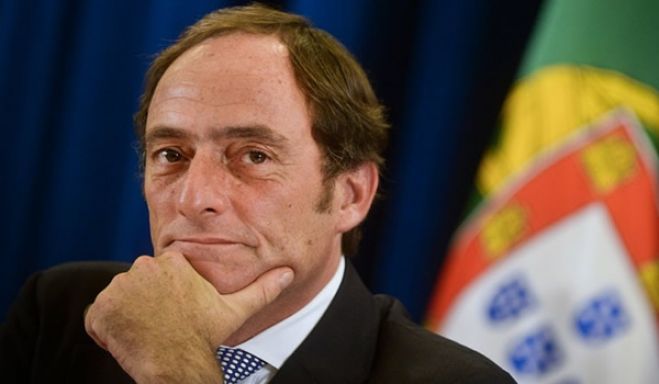 Portugal não pode &quot;explicar aos angolanos como devem ser&quot; - Paulo Portas